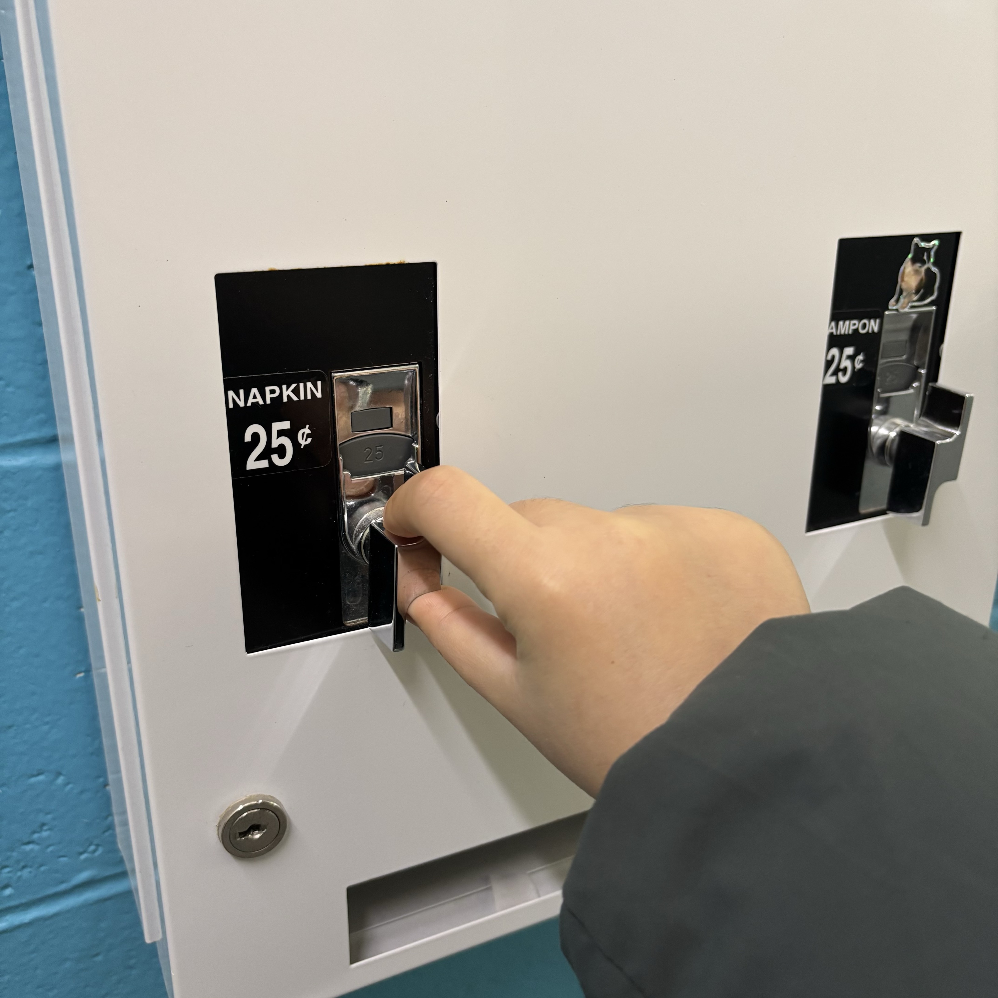 This is the tampon dispenser in the women's restroom at our school. What impressed me about this device is the unique shape of its knob. The Z-shaped design of the knob aligns with affordance design, making it easy for first-time users to quickly understand how to rotate it. However, I noticed an issue with this device: it is not transparent, making it difficult to tell whether there are any tampons left inside. I will reflect on this issue and work on designing a solution.