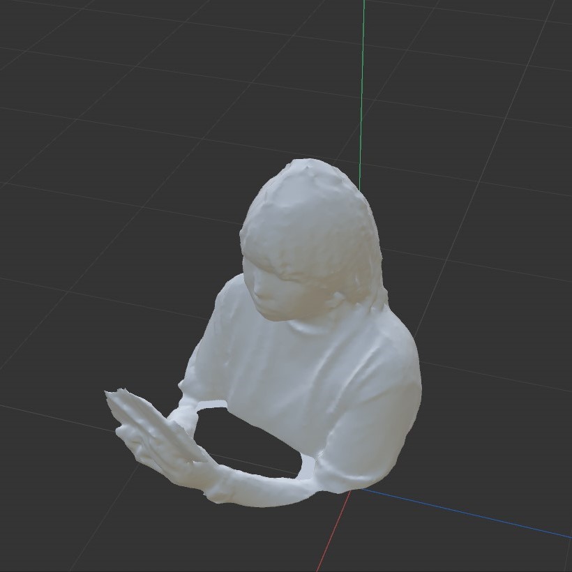 Importing into C4D looks like this. Actually, it's not bad. I was just able to observe a more rounded piece at the top part of the head. But human hair itself is not a regular shape, so I don't think this affects the final result very much. Because of the missing material, my tarot cards now look like playing cards (which may also have something to do with my pose), so I may change the pose and have a friend scan myself again.