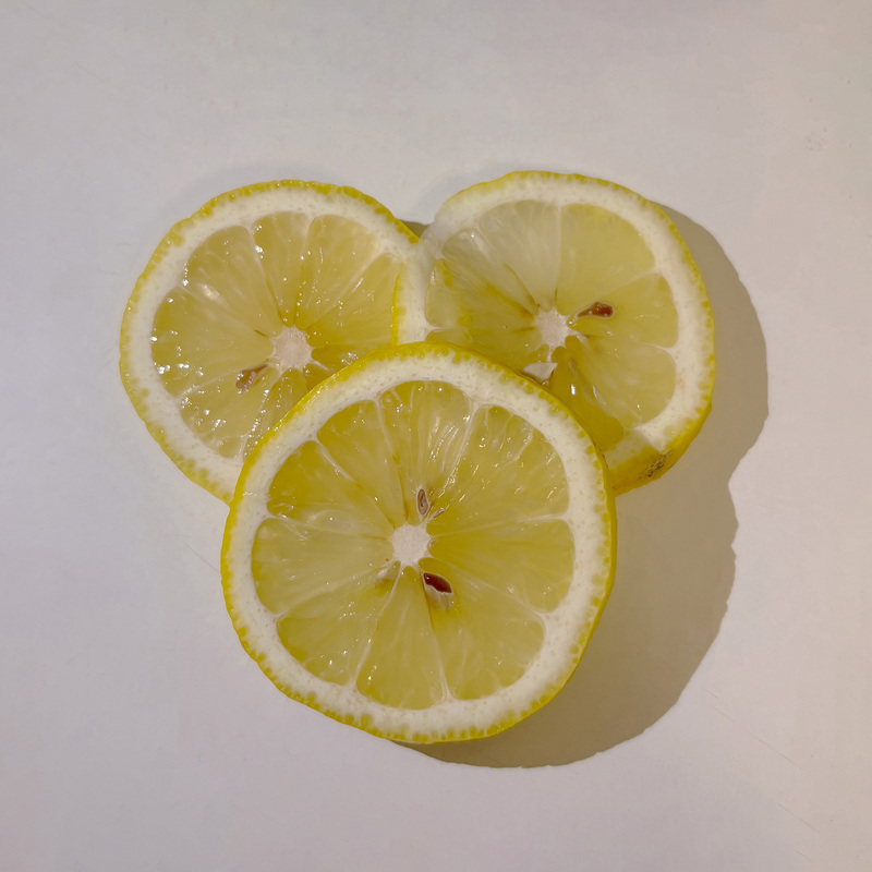 Cut up lemons. I cut the lemons open considering I've seen a lot of designs that show cut lemons to show freshness, so this would be a good reference image.
